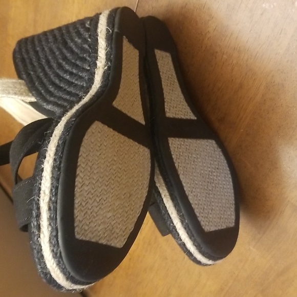 LAUREN Ralph Lauren Elena wedge sandals. - Picture 4 of 8